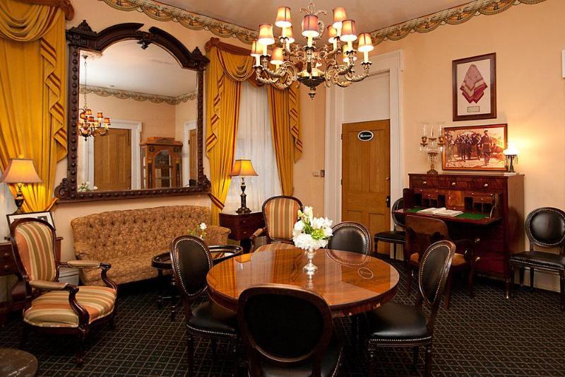 נאטשז Monmouth Historic Inn מראה חיצוני תמונה