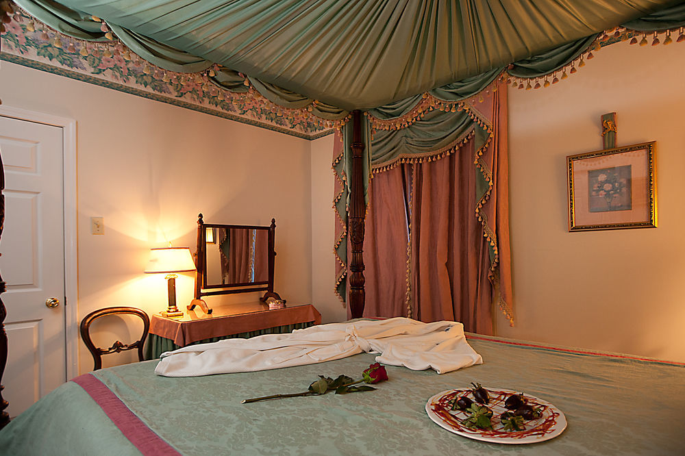 נאטשז Monmouth Historic Inn מראה חיצוני תמונה