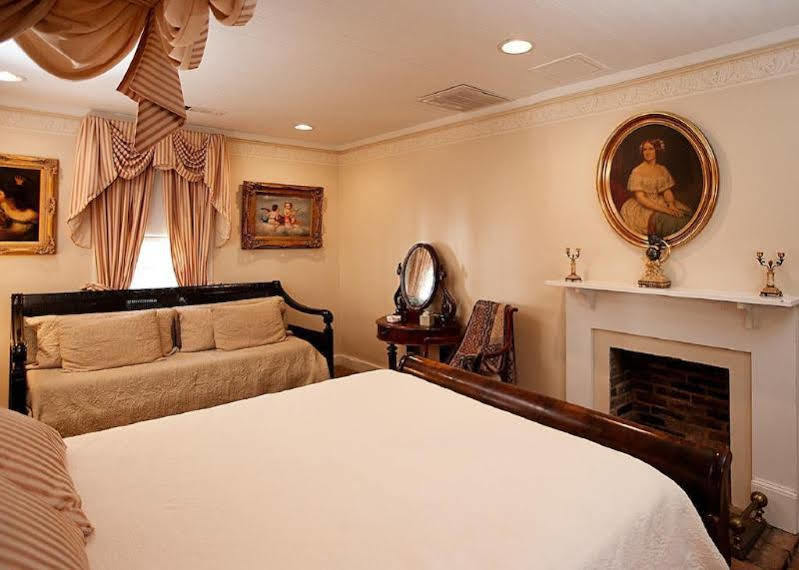נאטשז Monmouth Historic Inn מראה חיצוני תמונה