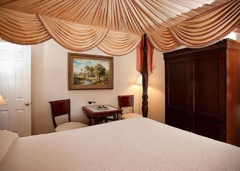נאטשז Monmouth Historic Inn מראה חיצוני תמונה