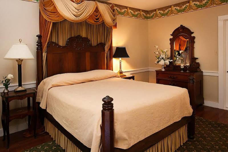 נאטשז Monmouth Historic Inn מראה חיצוני תמונה